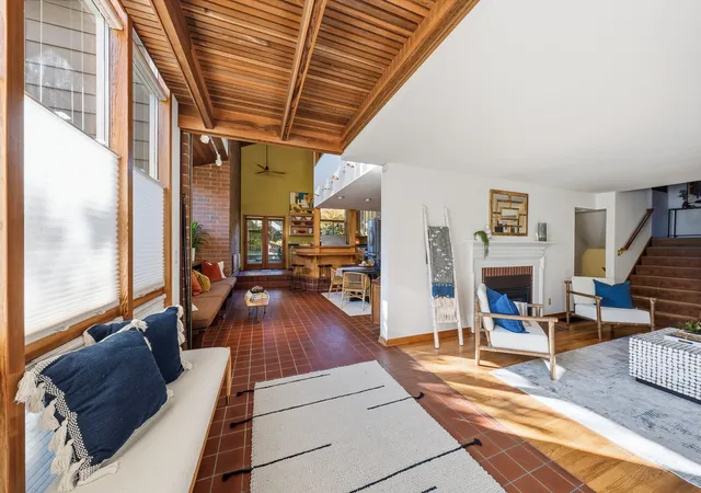 Photo 3 of Single family home for sale at 3003 35th Avenue W, Seattle, WA 98199 | MLS# NWM2594292 | Listing updated on 2026-10-16