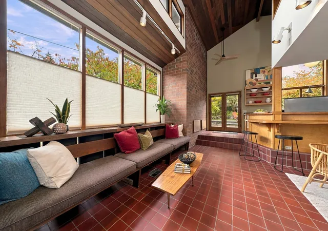Photo 4 of Single family home for sale at 3003 35th Avenue W, Seattle, WA 98199 | MLS# NWM2594292 | Listing updated on 2026-10-16