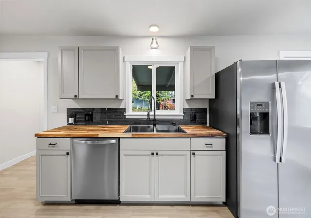 Photo 2 of Single family home for sale at 910 Madison Ave, Darrington, WA 98241 | MLS# NWM2594298 | Listing updated on 2026-10-18