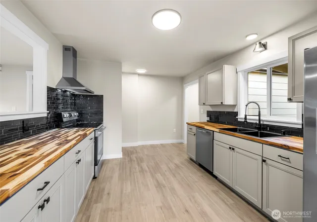 Photo 4 of Single family home for sale at 910 Madison Ave, Darrington, WA 98241 | MLS# NWM2594298 | Listing updated on 2026-10-18