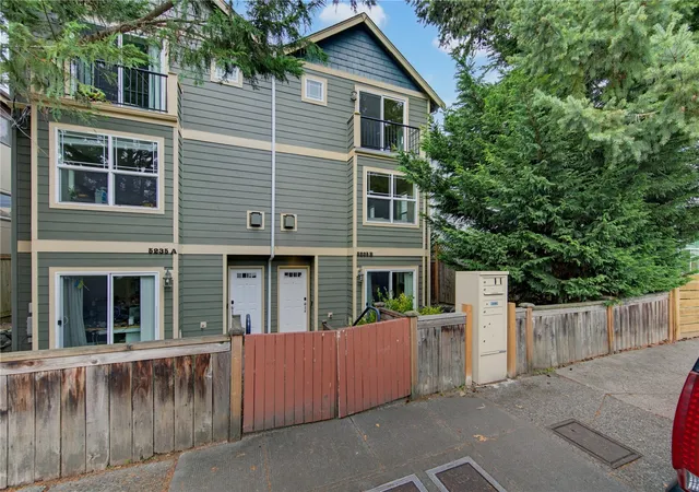 Townhouse for sale at 5235 11th Avenue NE #B, Seattle, WA 98105 | MLS# NWM2594301