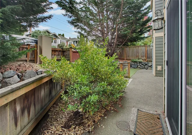 Photo 3 of Townhouse for sale at 5235 11th Avenue NE #B, Seattle, WA 98105 | MLS# NWM2594301 | Listing updated on 2026-10-18