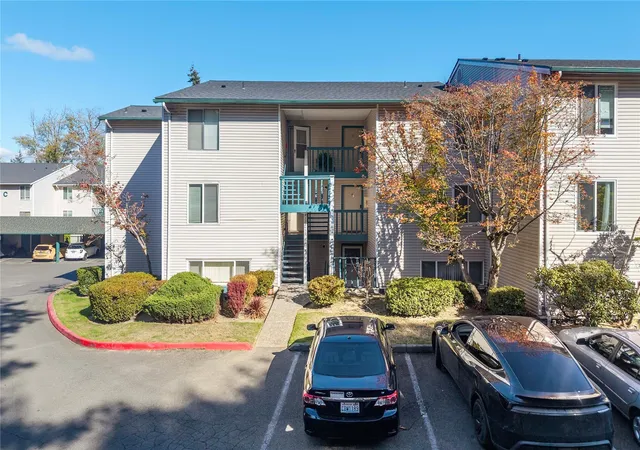 Photo 2 of Condo for sale at 17431 Ambaum Blvd S #D9, Seattle, WA 98148 | MLS# NWM2594324 | Listing updated on 2026-10-16