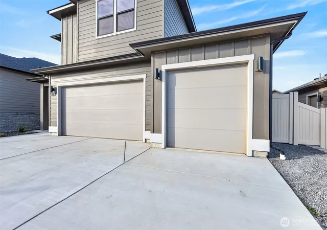 Photo 2 of Sale Pending at 563 S Oasis Loop, East Wenatchee, WA 98802 | MLS# NWM2594328 | Listing updated on 2026-10-19