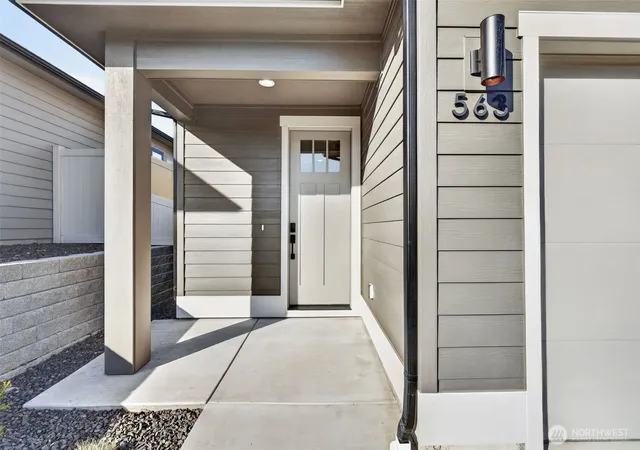 Photo 3 of Sale Pending at 563 S Oasis Loop, East Wenatchee, WA 98802 | MLS# NWM2594328 | Listing updated on 2026-10-19