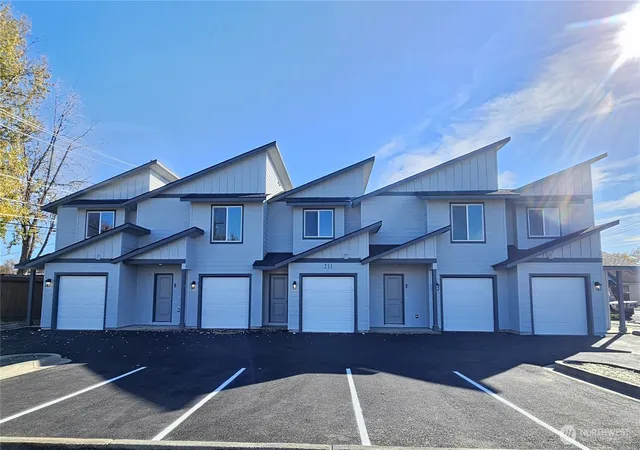 Photo 2 of Multi family home for sale at 211 E 6th Avenue, Moses Lake, WA 98837 | MLS# NWM2594331 | Listing updated on 2026-10-26