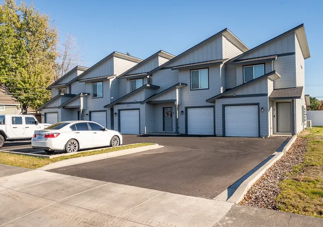 Photo 3 of Multi family home for sale at 211 E 6th Avenue, Moses Lake, WA 98837 | MLS# NWM2594331 | Listing updated on 2026-10-26