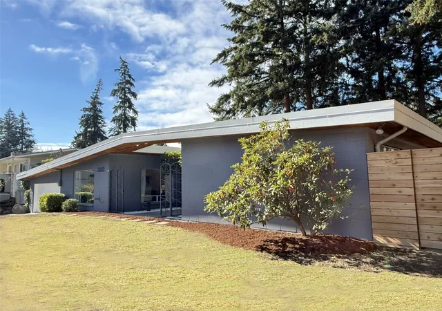 Single family home for sale at 20405 3rd Avenue S, Des Moines, WA 98198 | MLS# NWM2594338
