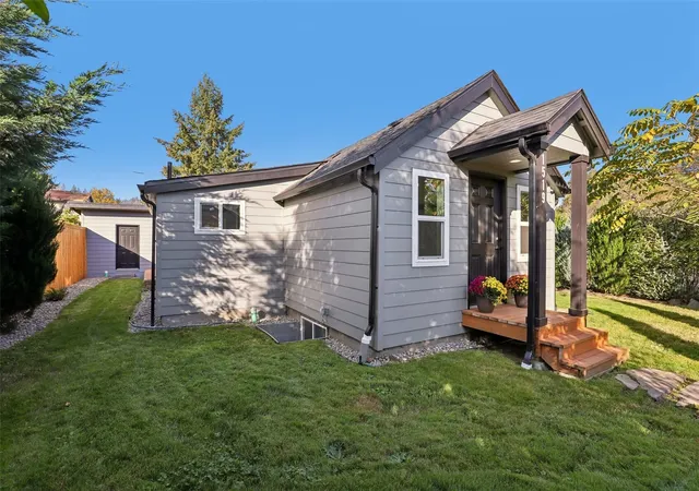 Photo 1 of Single family home for sale at 1519 N 1st Avenue, Kelso, WA 98626 | MLS# NWM2594348 | Listing updated on 2026-10-23