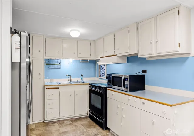 Photo 3 of Manufactured home for sale at 10515 Woodinville Dr #96, Bothell, WA 98011 | MLS# NWM2594357 | Listing updated on 2026-10-15