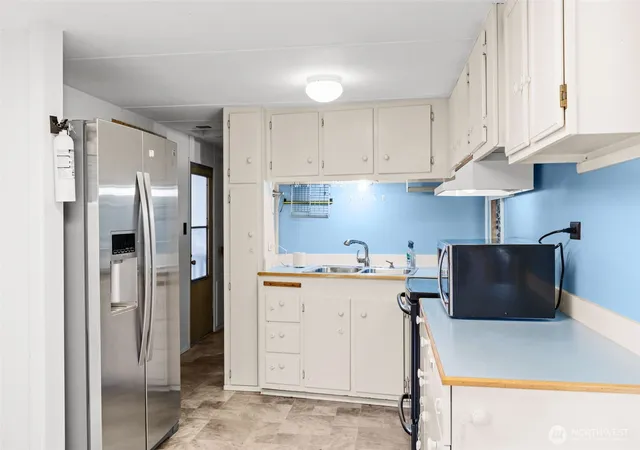 Photo 4 of Manufactured home for sale at 10515 Woodinville Dr #96, Bothell, WA 98011 | MLS# NWM2594357 | Listing updated on 2026-10-15