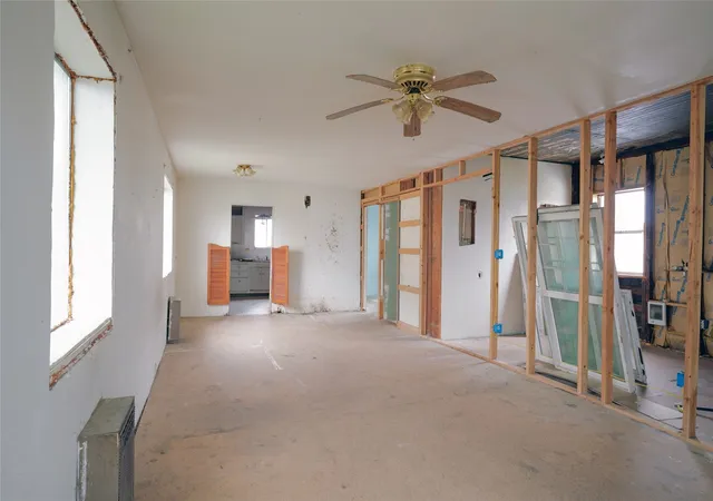Photo 3 of Single family home for sale at 2525 Pacific Ave, Hoquiam, WA 98550 | MLS# NWM2594358 | Listing updated on 2026-10-16