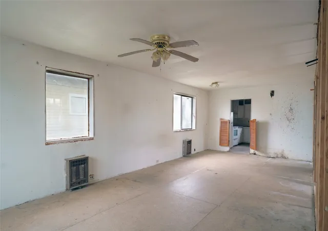 Photo 3 of Single family home for sale at 2525 Pacific Ave, Hoquiam, WA 98550 | MLS# NWM2594358 | Listing updated on 2026-10-16
