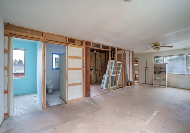 Photo 4 of Single family home for sale at 2525 Pacific Ave, Hoquiam, WA 98550 | MLS# NWM2594358 | Listing updated on 2026-10-16