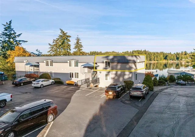 Condo for sale at 924 Shorewood Dr #B-21, Bremerton, WA 98312 | MLS# NWM2594360