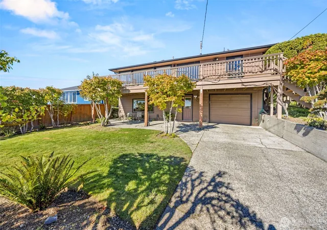 Photo 2 of Single family home for sale at 2139 E 17th Street, Bremerton, WA 98310 | MLS# NWM2594362 | Listing updated on 2026-10-17