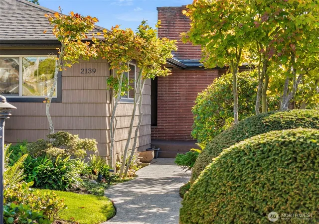 Photo 4 of Single family home for sale at 2139 E 17th Street, Bremerton, WA 98310 | MLS# NWM2594362 | Listing updated on 2026-10-17