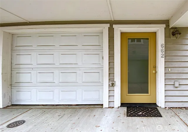 Photo 2 of Townhouse for sale at 662 Ne 40th Street, Seattle, WA 98105 | MLS# NWM2594368 | Listing updated on 2026-10-18
