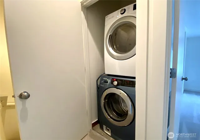 Photo 4 of Townhouse for sale at 662 NE 40th Street, Seattle, WA 98105 | MLS# NWM2594368 | Listing updated on 2026-10-18