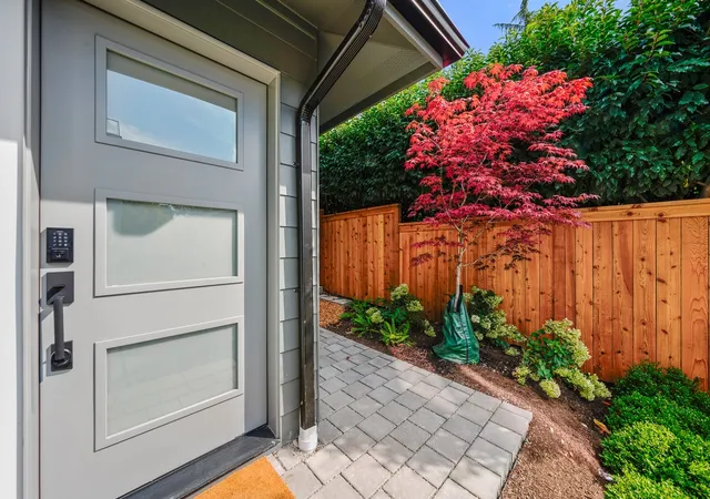 Photo 3 of Single family home for sale at 6030 41st Avenue Ne, Seattle, WA 98115 | MLS# NWM2594385 | Listing updated on 2026-10-20