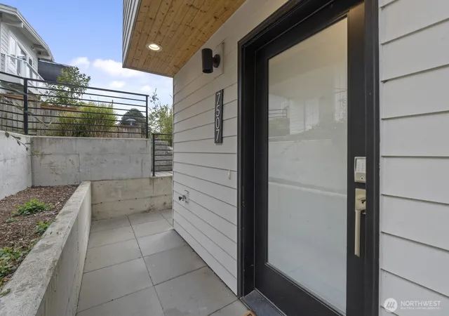 Photo 2 of Single family home for sale at 7507 Latona Ave Ne, Seattle, WA 98115 | MLS# NWM2594406 | Listing updated on 2026-10-16