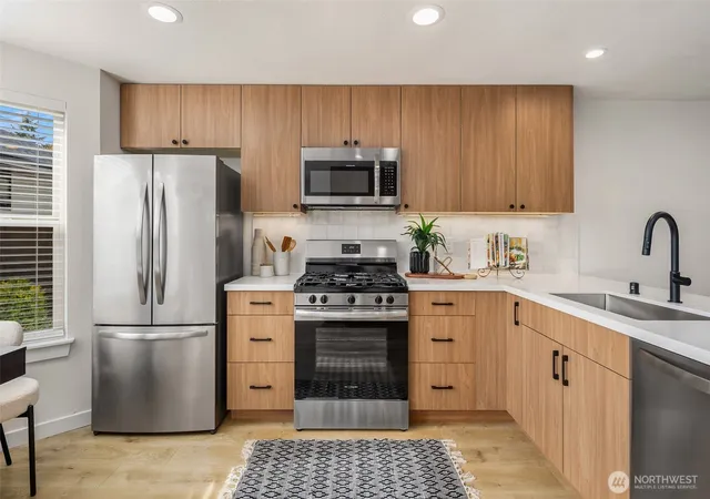 Photo 2 of Townhouse for sale at 509 Ave A #C, Snohomish, WA 98290 | MLS# NWM2594417 | Listing updated on 2026-10-19