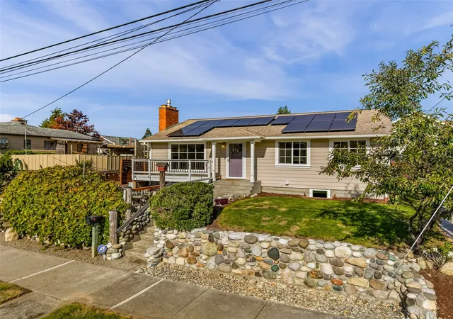 Photo 3 of Single family home for sale at 1914 10th Street, Anacortes, WA 98221 | MLS# NWM2594418 | Listing updated on 2026-10-22