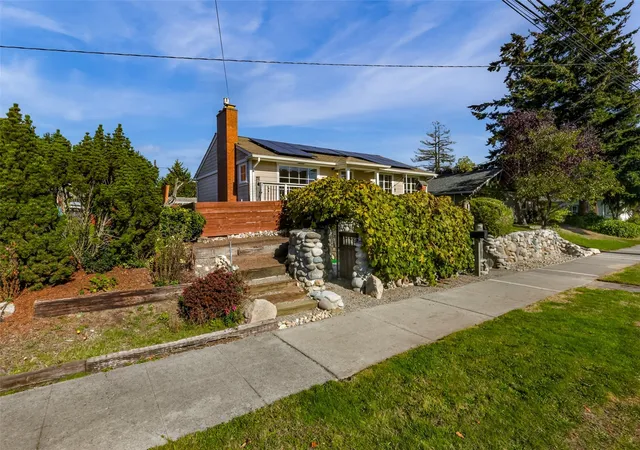 Photo 4 of Single family home for sale at 1914 10th Street, Anacortes, WA 98221 | MLS# NWM2594418 | Listing updated on 2026-10-22