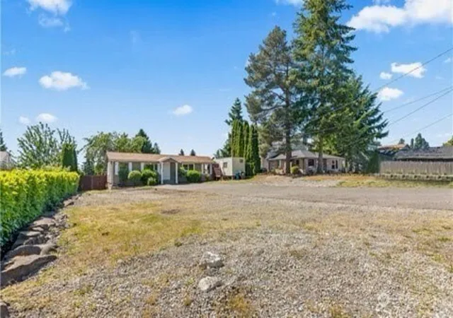 Photo 4 of Single family home for sale at 20225 108th Avenue SE, Kent, WA 98031 | MLS# NWM2594423 | Listing updated on 2026-10-17