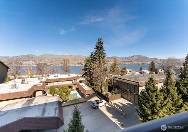 Photo 3 of Condo for sale at 2220 W Woodin Ave #311, Chelan, WA 98816 | MLS# NWM2594429 | Listing updated on 2026-10-15