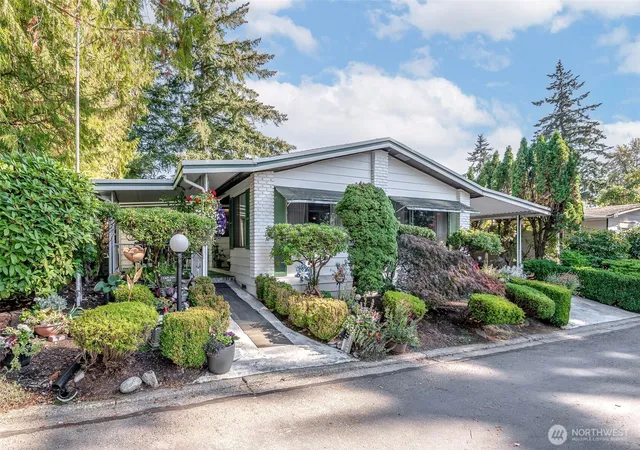 Photo 1 of Manufactured home for sale at 201 Union Ave Se #184, Renton, WA 98059 | MLS# NWM2594489 | Listing updated on 2026-10-22