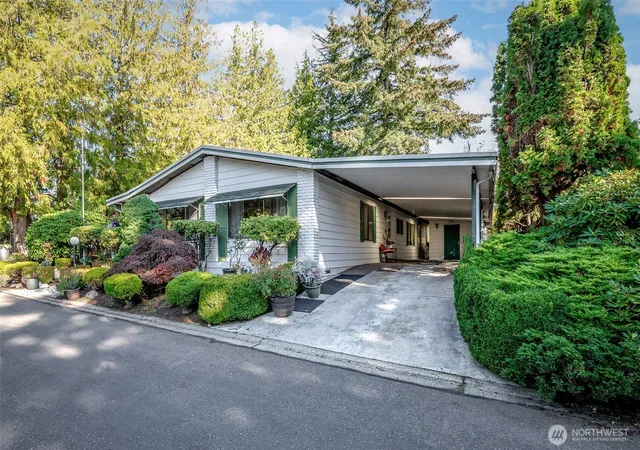 Photo 2 of Manufactured home for sale at 201 Union Ave Se #184, Renton, WA 98059 | MLS# NWM2594489 | Listing updated on 2026-10-22