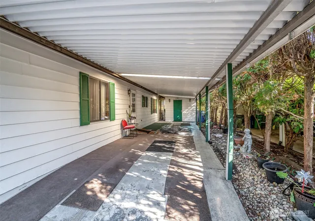 Photo 3 of Manufactured home for sale at 201 Union Ave Se #184, Renton, WA 98059 | MLS# NWM2594489 | Listing updated on 2026-10-22