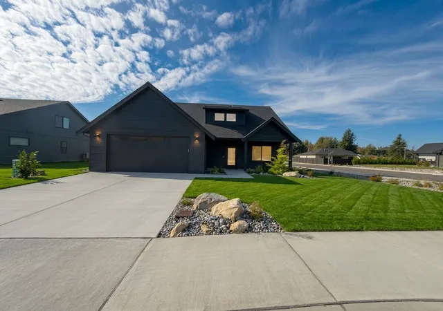 Photo 1 of Single family home for sale at 721 E 5th Street, Nooksack, WA 98276 | MLS# NWM2594514 | Listing updated on 2026-10-26