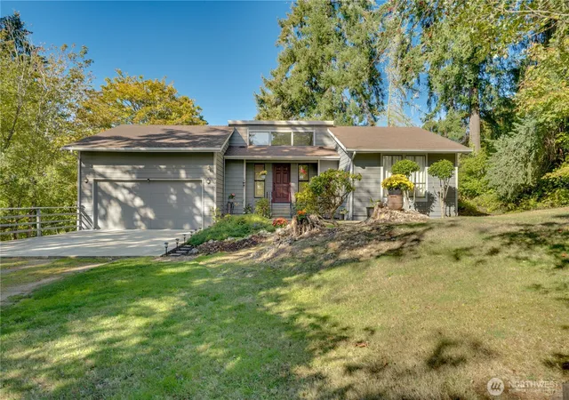 Photo 2 of Sale Pending at 907 Powell St, Steilacoom, WA 98388 | MLS# NWM2594549 | Listing updated on 2026-10-26