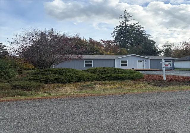 Photo 3 of Manufactured home for sale at 11519 199th Avenue E, Bonney Lake, WA 98391 | MLS# NWM2594550 | Listing updated on 2026-10-27