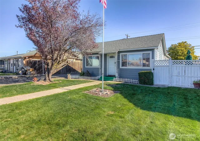 Photo 2 of Single family home for sale at 3209 S 2nd Street, Union Gap, WA 98903 | MLS# NWM2594568 | Listing updated on 2026-10-16