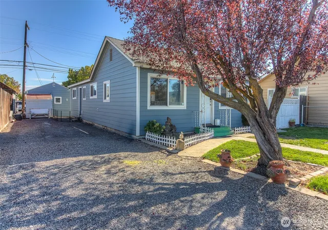 Photo 3 of Single family home for sale at 3209 S 2nd Street, Union Gap, WA 98903 | MLS# NWM2594568 | Listing updated on 2026-10-16