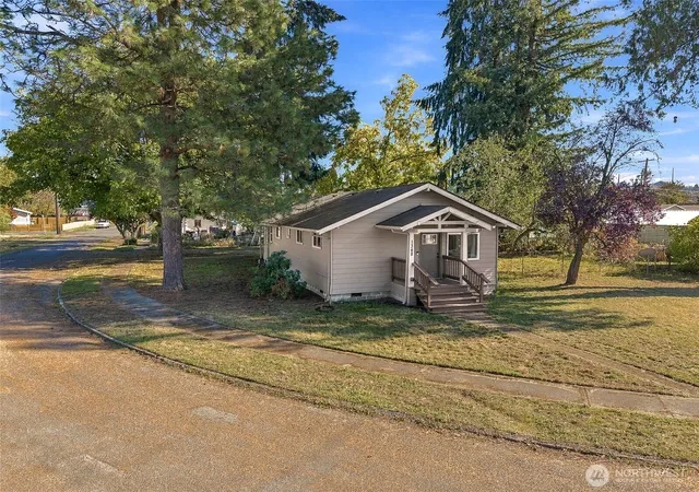 Photo 1 of Sale Pending at 1348 Central Blvd, Centralia, WA 98531 | MLS# NWM2594570 | Listing updated on 2026-10-28