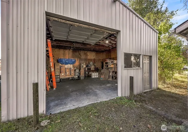 Photo 3 of Sale Pending at 1348 Central Blvd, Centralia, WA 98531 | MLS# NWM2594570 | Listing updated on 2026-10-28