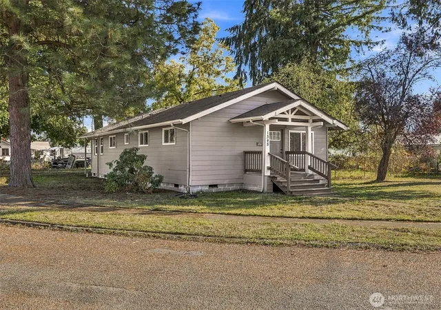 Photo 4 of Sale Pending at 1348 Central Blvd, Centralia, WA 98531 | MLS# NWM2594570 | Listing updated on 2026-10-28