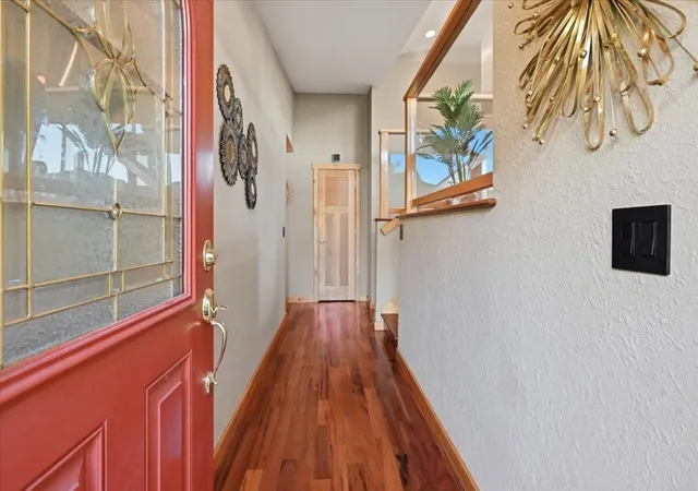 Photo 2 of Single family home for sale at 915 S 261st Place, Des Moines, WA 98198 | MLS# NWM2594599 | Listing updated on 2026-10-20
