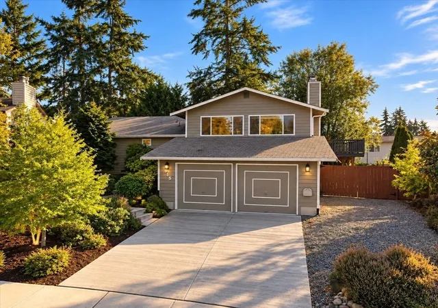 Single family home for sale at 915 S 261st Place, Des Moines, WA 98198 | MLS# NWM2594599