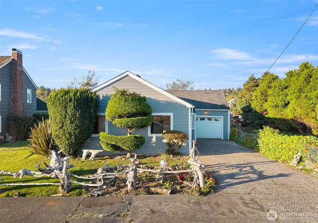 Photo 2 of Single family home for sale at 1300 Simpson Ave, Aberdeen, WA 98520 | MLS# NWM2594620 | Listing updated on 2026-10-19