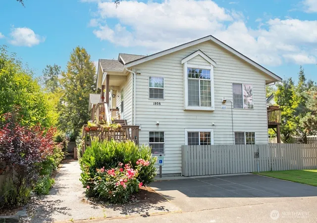 Condo for sale at 1808 E Sunset Dr #101, Bellingham, WA 98226 | MLS# NWM2594634