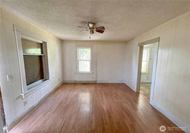 Photo 2 of Single family home for sale at 1102 Jefferson Ave, Yakima, WA 98902 | MLS# NWM2594644 | Listing updated on 2026-10-15