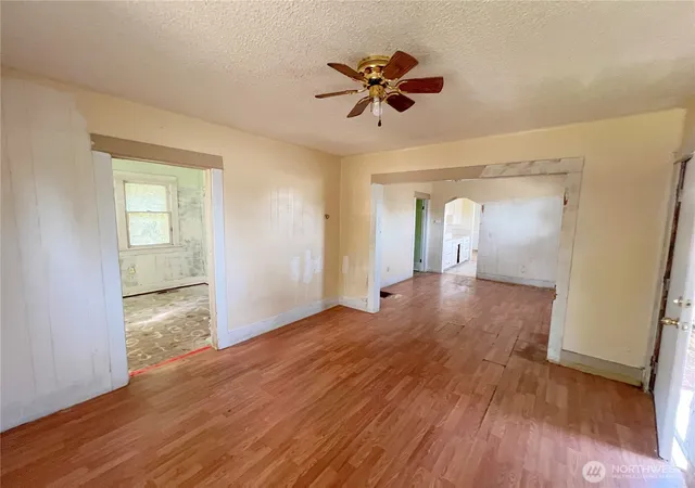 Photo 3 of Single family home for sale at 1102 Jefferson Ave, Yakima, WA 98902 | MLS# NWM2594644 | Listing updated on 2026-10-15