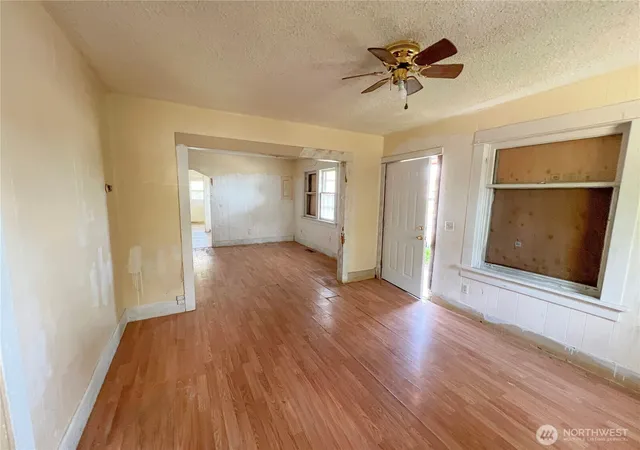 Photo 3 of Single family home for sale at 1102 Jefferson Ave, Yakima, WA 98902 | MLS# NWM2594644 | Listing updated on 2026-10-15