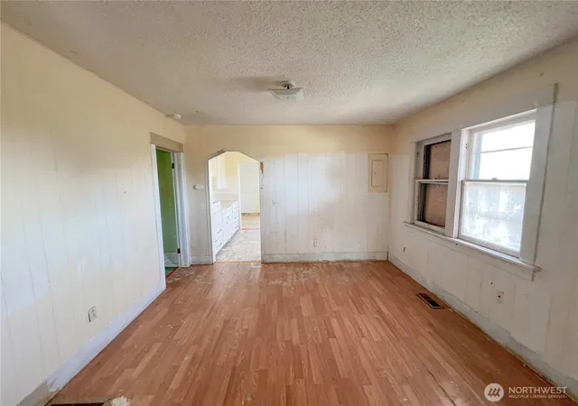 Photo 4 of Single family home for sale at 1102 Jefferson Ave, Yakima, WA 98902 | MLS# NWM2594644 | Listing updated on 2026-10-15
