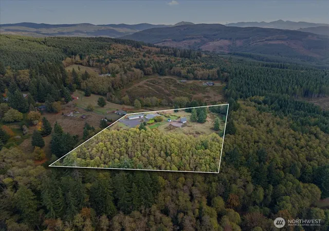 Photo 2 of Manufactured home for sale at 424 Maranatha Rd, Kelso, WA 98626 | MLS# NWM2594647 | Listing updated on 2026-10-29